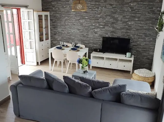 Kai Casa Frente Al Mar Y Completamente Restaurada Feriehus Santa Cruz das Flores