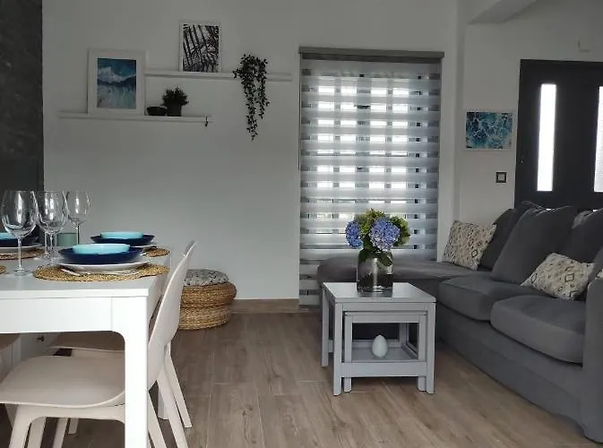 Kai Casa Frente Al Mar Y Completamente Restaurada * Santa Cruz das Flores